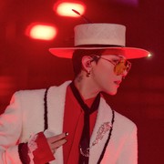 G-Dragon Tampil Modis Pakai Aksesoris Mewah Chanel dengan Harga Fantastis, Intip Potretnya!