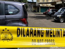 Tim Jibom Tangani Benda Diduga Bahan Peledak Depan Ruko di Bandung