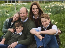 Makna Tersembunyi di Balik Foto Kartu Natal Kate Middleton & Pangeran William