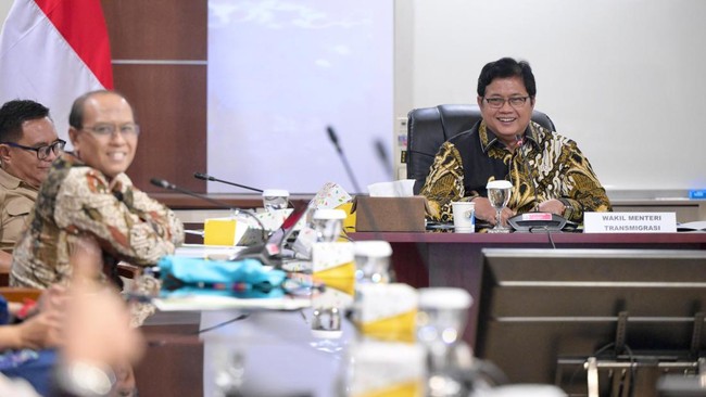 Wakil Menteri Transmigrasi Viva Yoga menyambut rencana investasi China untuk pengembangan bambu, diharapkan meningkatkan kesejahteraan di kawasan transmigrasi.