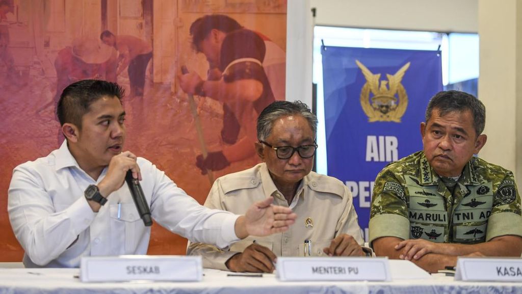 Teddy Sebut 53 Helikopter Dikerahkan Tangani Bencana di Sumatra