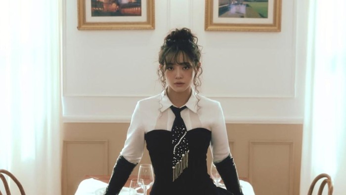 Kim Se Jeong Balik ke Mode Idol dengan Merilis Single Album Solar System