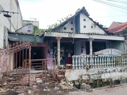 Pemilik Rumah Viral Penuh Sampah di Surabaya Dievakuasi ke RSJ