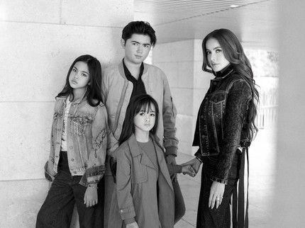 Potret Kedekatan Sean Putra Olla Ramlan Bersama Empat Adik Perempuannya yang Cantik