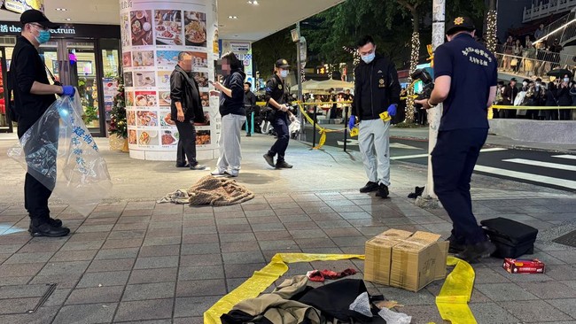 Sedikitnya sembilan orang terluka dalam serangan bom molotov dan bom asap di sejumlah stasiun kereta bawah tanah Taipei pada Jumat (19/12) malam.