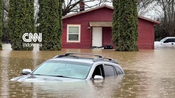 Kendaraan dan Permukiman Terendam Banjir di Washington AS