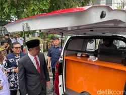 Walkot Eri Luncurkan Parkir Digital di 1.510 Titik Surabaya