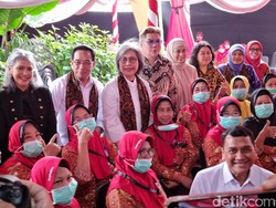 Wamenkes Tinjau Cek Kesehatan-Vaksinasi 5.000 Pekerja PT Sampoerna