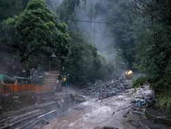 Wisata Guci Tegal Diterjang Banjir Bandang, Kolam Air Panas Pancuran 13 Hilang