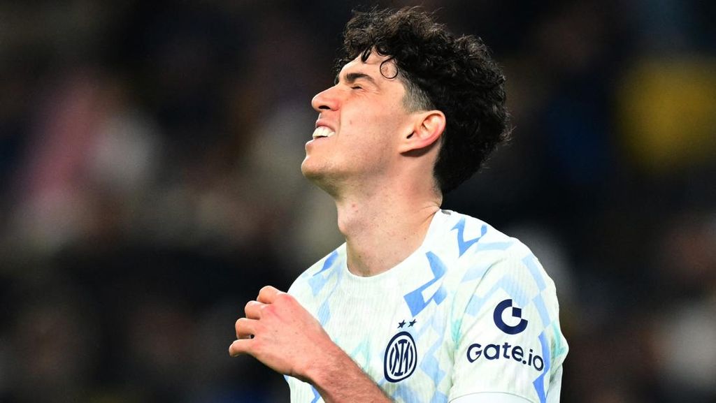 Harga Bastoni Kemahalan, Barcelona Cari Alternatif Bek Tengah Baru