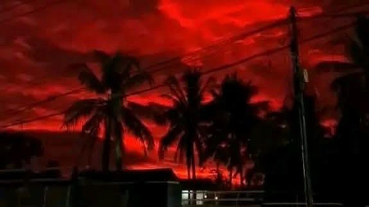 Fenomena Langit Merah Darah Resahkan Warga China