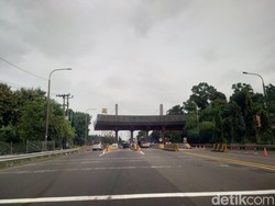 Jelang Libur Nataru, 351 Ribu Kendaraan Melintas di Tol Tangerang-Merak