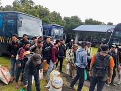 Pemprov Jateng Pulangkan 100 Warganya yang Terdampak Bencana Sumatera