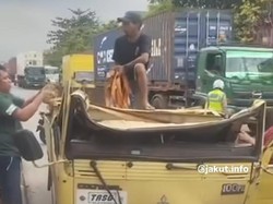 Truk di Jakut Ringsek Tertimpa Muatan Besi, Sopir dan Kernet Tewas Terjepit