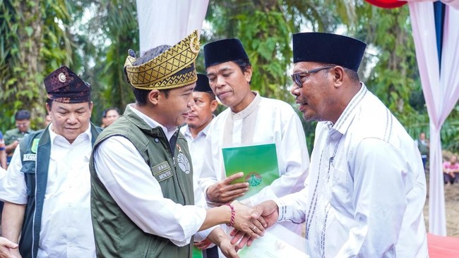 Kementerian Kehutanan memulai proses relokasi warga yang bermukim di kawasan Taman Nasional Tesso Nilo, Riau.