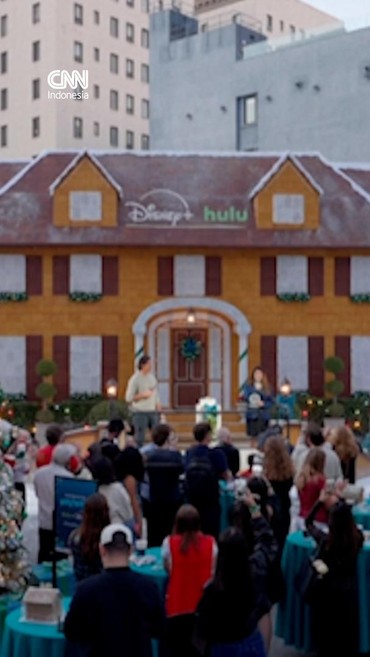 Disney Pecahkan Rekor Rumah Kue Jahe Terbesar di Ultah Home Alone