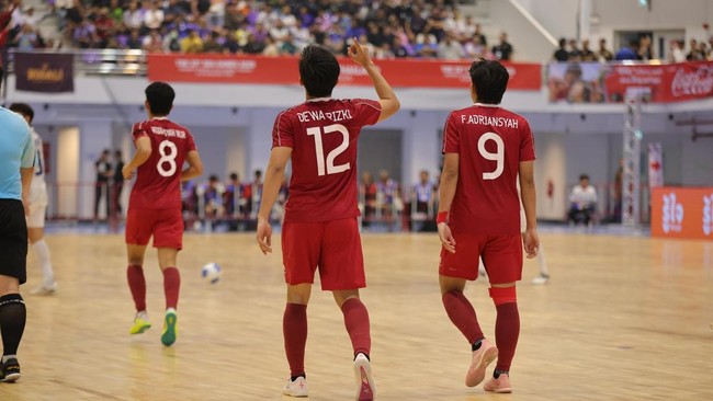 Timnas Futsal Indonesia merebut medali emas SEA Games 2025. Langkah Indonesia penuh liku dan kejutan saat menorehkan sejarah manis ini.