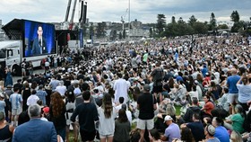Australia Mengheningkan Cipta, Kenang Para Korban Pantai Biondi