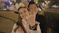 Momen Romantis Jerry Lamar Fani MCI di Disneyland Shanghai