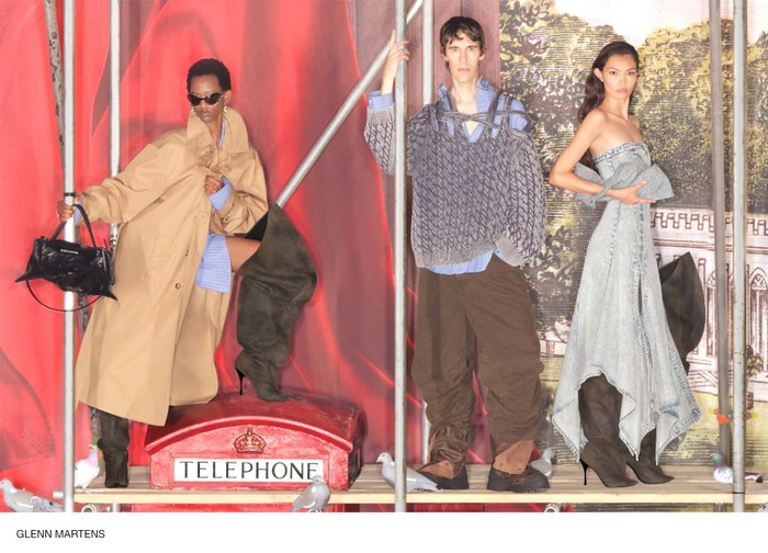 H&M x Glen Martens. Kolaborasi ini menawarkan desain fashion-forward yang berani.