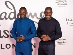 Idris Elba Pose dengan Patung Lilinnya, Langsung Telepon & Ungkap Reaksi Ibunda