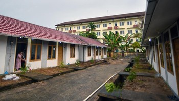 FOTO: Penyintas Bencana di Padang Sudah Tinggal di Huntara