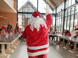 Indahnya Berbagi Kebahagiaan Natal 2025 Bersama Anak-anak Kurang Beruntung