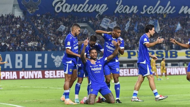 Persib Bandung menang 2-0 atas Bhayangkara FC berkat dua gol Ramon Tanque. Kemenangan ini mengangkat Persib ke peringkat kedua klasemen Super League.