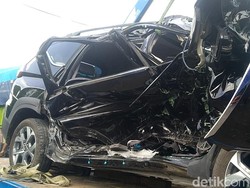 Truk Semen Seruduk 5 Truk-Mobil di Bangjo Comal Pemalang