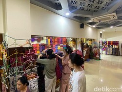 Pasar Semarapura Masih Jadi Favorit Warga Berburu Endek Khas Klungkung