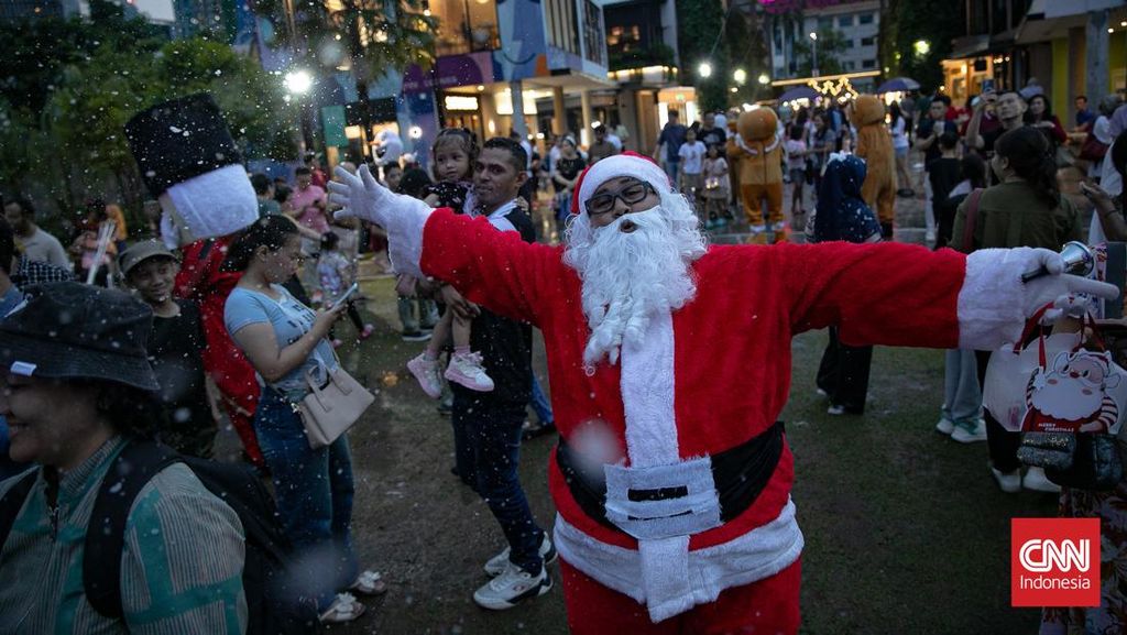 FOTO: Semarak Natal di Ibu Kota, Jakarta Menjelma Bak Negeri Dongeng