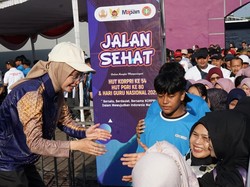 Jalan Sehat HUT KORPRI-PGRI, Walkot Kediri Ajak ASN Tetap Sehat dan Solid