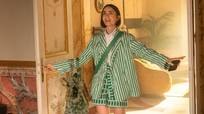 8 Outfit Stylish Emily Cooper di Serial Emily in Paris Season 5, Serba Maksimalis!