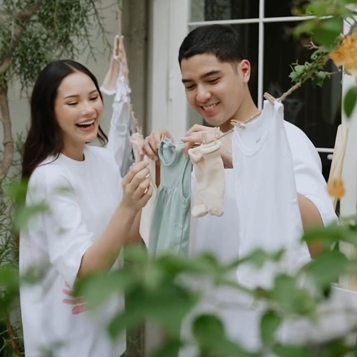 <p>Al menutup pesannya dengan memohon doa&nbsp;agar bisa menjalani peran barunya itu dengan baik sekaligus berpamitan dengan versi masa kecilnya. &ldquo;Doakan aku siap menjalani peran terpenting dalam hidup ini. Selamat tinggal Ahmad Al Ghazali kecil &amp; <em>Thanks for the memory,</em>&rdquo; pungkasnya.&nbsp;(Foto: Instagram @alyssadaguise)</p>