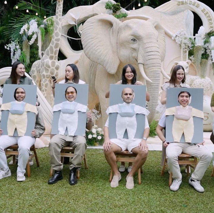 <p>Kabar bahagia datang dari Alyssa dan Al yang telah mengungkap jenis kelamin calon bayi mereka. Keduanya baru saja menyelenggarakan <em>gender reveal</em> bersama keluarga dan teman-teman terdekat.&nbsp;(Foto: YouTube The ALs)</p>