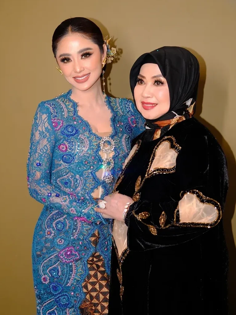 Artis Rayakan Hari Ibu