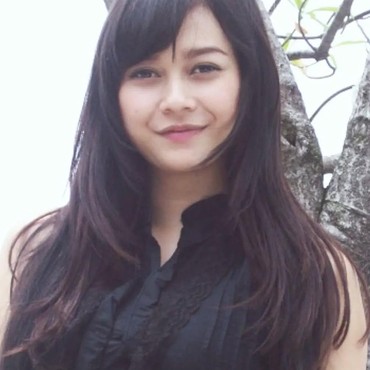 Dari Desa di Bandung Bersinar di Ibu Kota, Ini 7 Foto Lawas Aura Kasih Masih 'Polos'