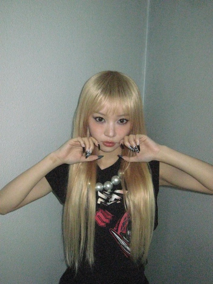 Beauties, kalau kamu seorang GLLIT sejati, kamu tentunya sudah tidak asing lagi dengan sosok Moka. Ya, idol K-Pop yang lahir dengan nama Sakai Moka pada 8 Oktober 2004 tersebut merupakan satu dari lima anggota ILLIT. / Foto: x.com/ILLIT_twt