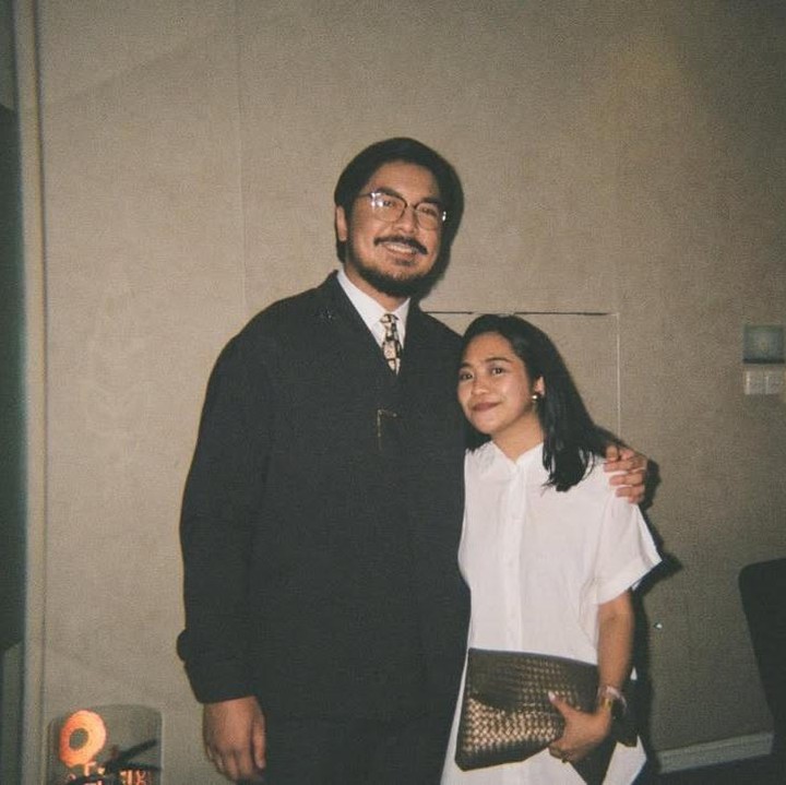 <p>Musisi Bilal Indrajaya dan sang instri Mayafiryal Sachmarisanda tengah berbahagia. Betapa tidak, keduanya baru saja menyambut kelahiran anak pertama bertepatan dengan ulang tahun Bilal yang ke-30 yakni pada 19 Desember 2025.&nbsp; Foto: Instagram @bilalindrajaya @mayafiryals</p>