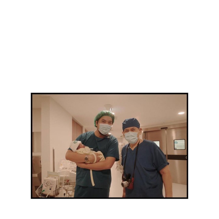 <p>Bilal pun mengungah rasa syukur dan harapannya atas kelahiran putra yang ia beri nama:&nbsp;Rajendra Artabima Indrajaya. "Nak, kamu lahir tepat di hari ulang tahunku yang ke 30. Alhamdulillah kamu hadir dalam keadaan sehat dan baik," tulis pelantun lagu <em>Niscaya</em> ini. Foto: Instagram @bilalindrajaya @mayafiryals</p>