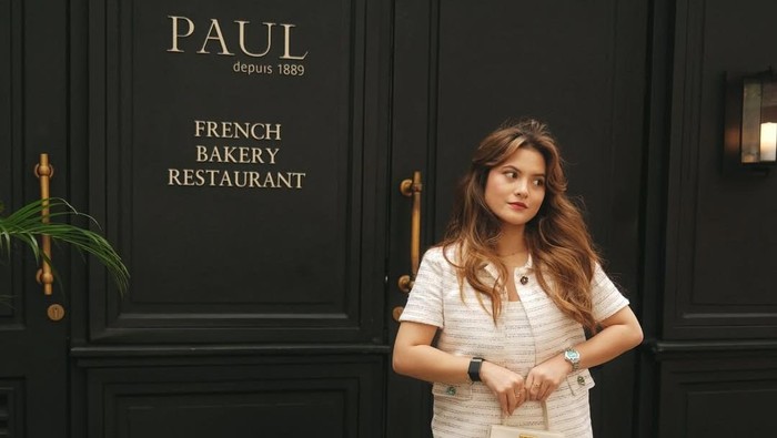 Get The Look: Chic Style untuk Christmas Dinner ala Marsha Aruan