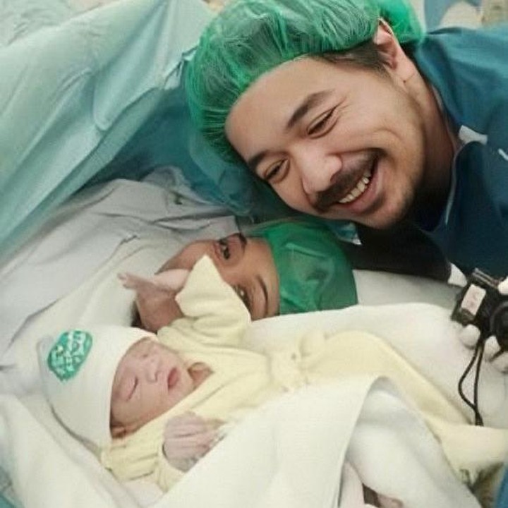 <p>Kabar bahagia tengah menyelimuti keluarga penyanyi Bilal Indrajaya. Istri Bilal, Mayafiryal Sachmarisanda atau akrab disapa Maya baru saja melahirkan anak pertama yang berjenis kelamin laki-laki, pada 19 Desember 2025. (Foto: Instagram @bilalindrajaya)</p>