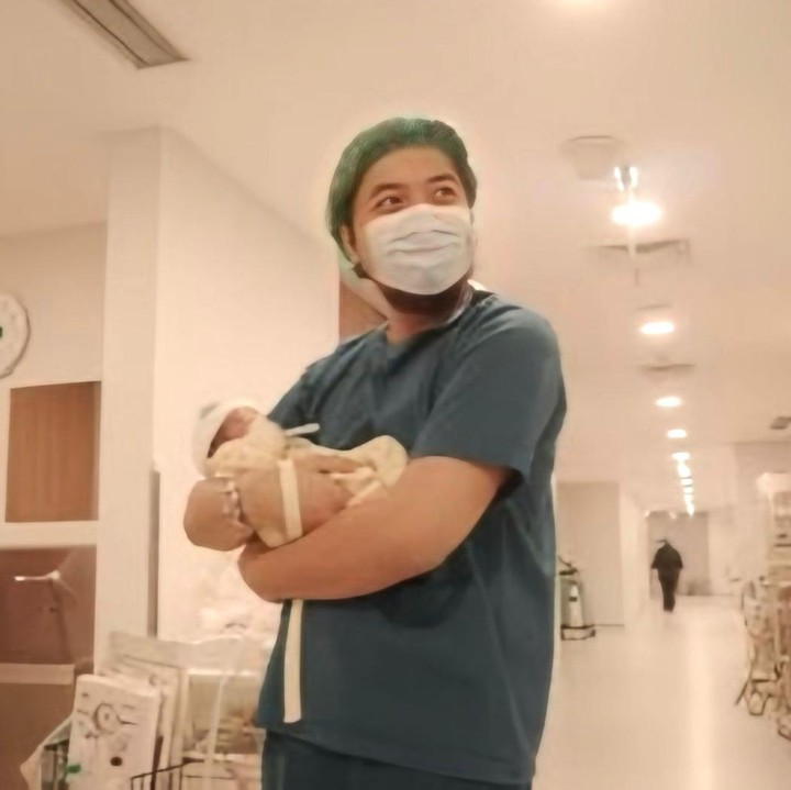 <p>Unggahan terkait kabar kelahiran istri Bilal Indrajaya ini menuai banyak respons hangat dari netizen, Bunda. Beberapa di antaranya turut mengucapkan selamat sekaligus mendoakan kebahagiaan keluarga mereka. "Selamat Pak, Bu dan Rajendra. Semoga selalu dilindungi Allah," tulis akun Instagram<em> @riz****.</em> "Selamat bill!! Sehat-sehat sekeluarga," kata <em>@tan****</em>. "Selamat berbahagia adikku bro <em>@bilalindrajaya</em> &amp; istrinya, Maya. Ikut senang dan mendaoakan selalu yang terbaik di hari nanti kalian sekeluarga," tambah <em>@dio****</em>. (Foto: Instagram @bilalindrajaya)</p>