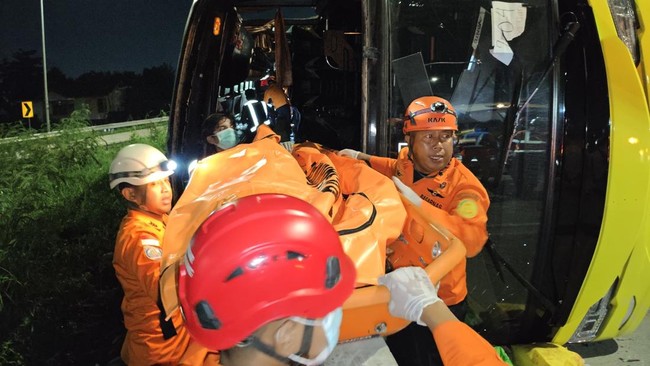 Polisi akan melakukan tes urine terhadap sopir bus Cahaya Trans yang mengalami kecelakaan di ruas simpang susun exit tol Krapyak Kota Semarang.