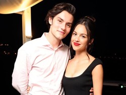 Dua Tahun Pacaran, Louis Partridge dan Olivia Rodrigo Dikabarkan Putus