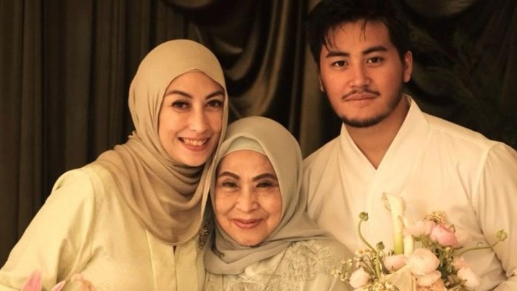 Rafi Putra Annisa Trihapsari dan Adjie Pangestu Lamaran