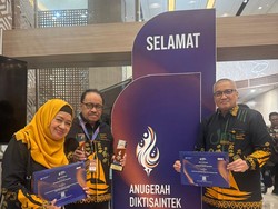 Universitas Muslim Indonesia Raih 2 Penghargaan Anugerah Diktisaintek 2025