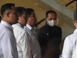 Kasi Datun Kejari HSU Serahkan Diri ke KPK, Mengelak Tabrak Petugas