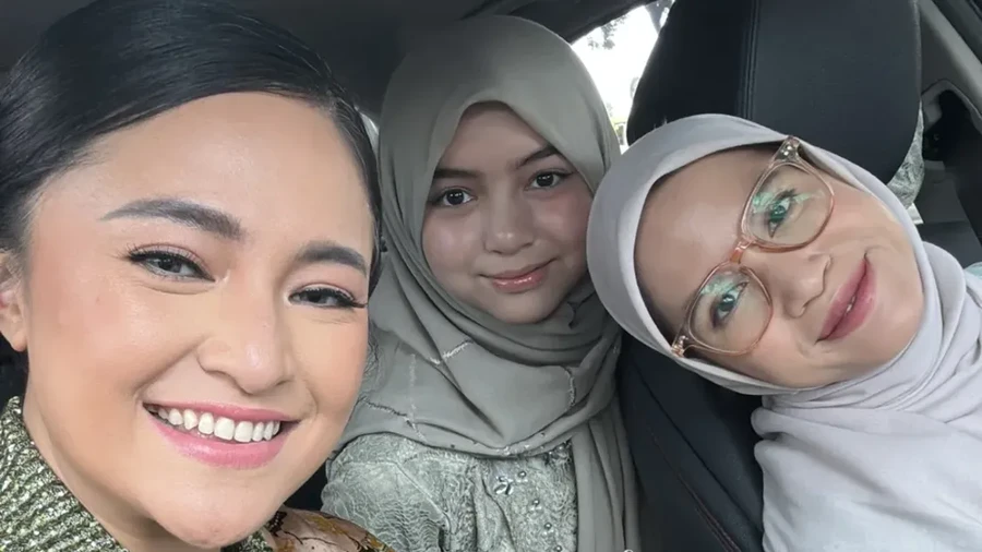 Sienna bersama Ines dan Marshanda