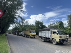 Sehari Jelang Penutupan TPA Suwung, Sopir Truk Sampah Bingung